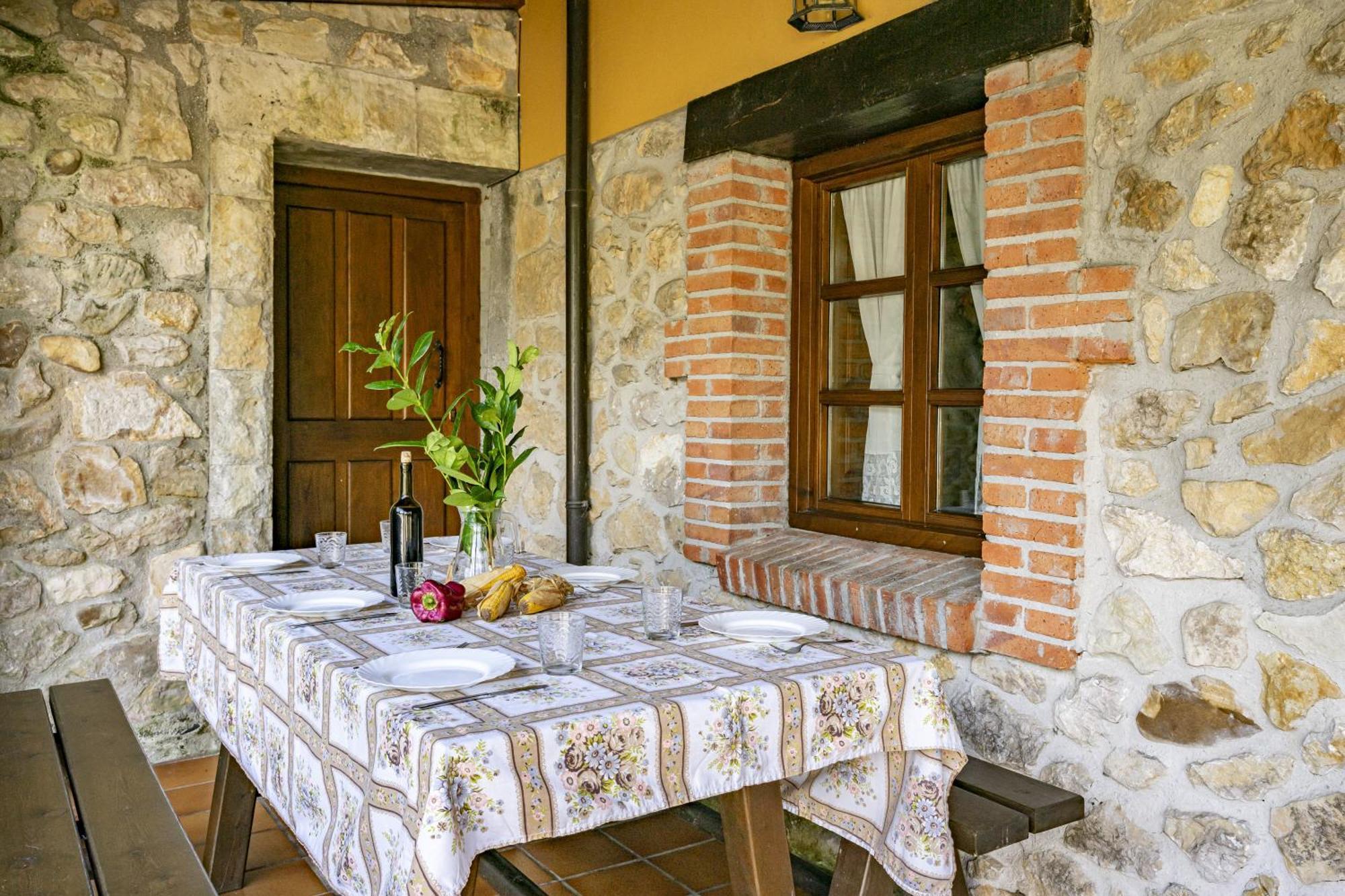 Casa Raquel Guest House Mestas De Con Exterior photo